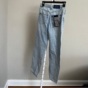 KSUBI Lo Key Baggy Jeans Women's Sz 24 Light Blue
NEW WITH TAG